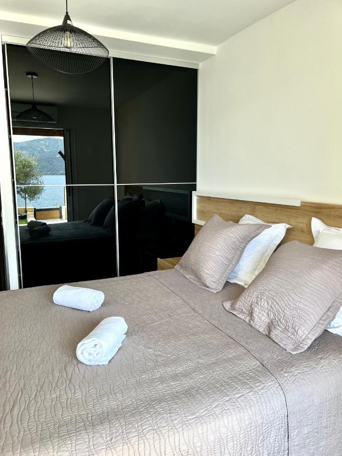 Apartment Pieds Dans L'eau, Tiuccia, 2-4 Pers *